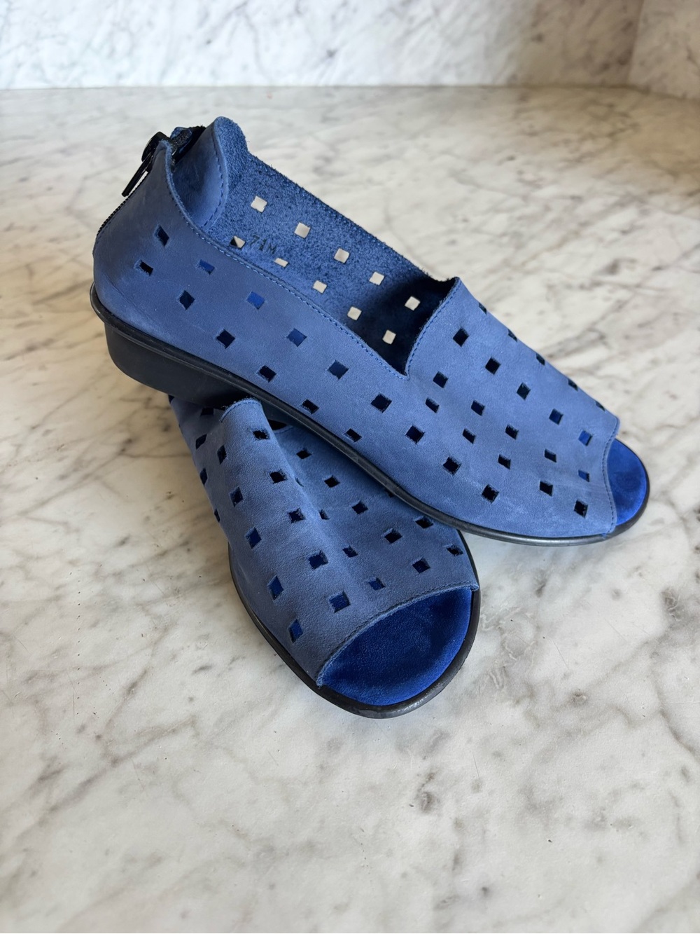 Sesto Meucci Evonne Royal Blue Nubuck Leather Cut Outs Open Toe Flats 7.5